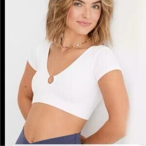 NWOT **sold out on website**aerie seamless gold ring crop white size L